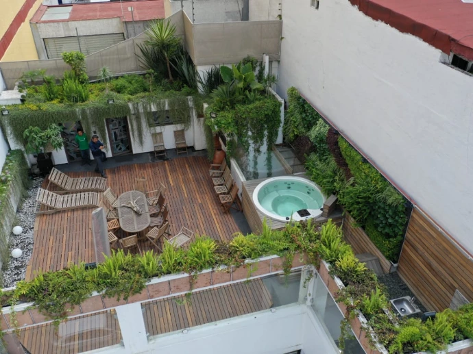 Diseño de jardinerñia profesional en terraza con combinación de piedra natural, deck, jardines verticales y azoteas verdes Diseño de jardinerñia profesional en terraza con combinación de piedra natural, deck, jardines verticales y azoteas verdes